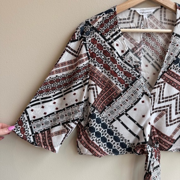 BCBG Geometric Boho Tie-Front Blouse Lightweight Statement Top - Picture 5 of 12